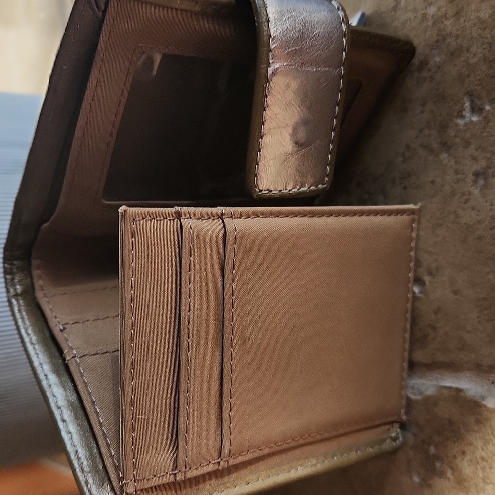 Fossil gold colored genuine leather wallet - Picture 10 of 12